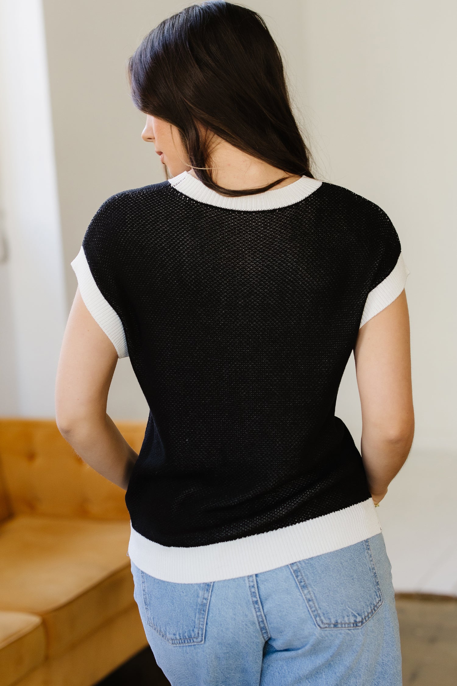 Goat Horse Shoe Pattern Contrast Trim Short Sleeve Sweater